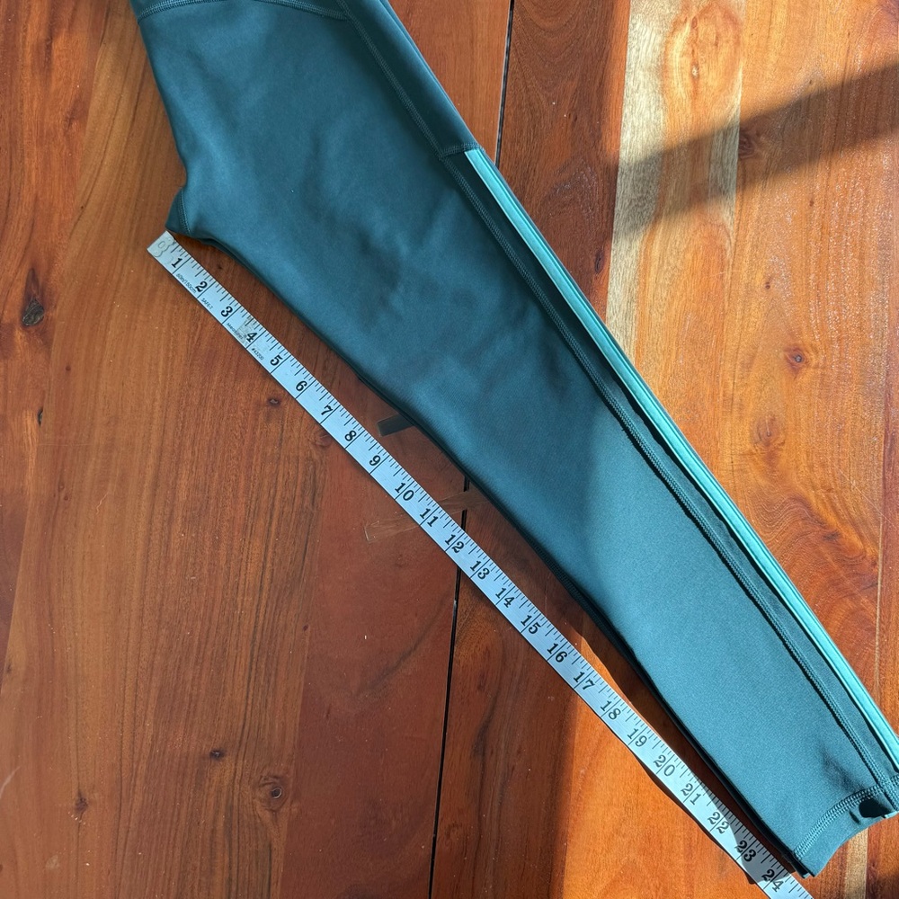 🦊 Adidas Women's Gray Leggings with Aqua Stripes - Picture 10 of 10
